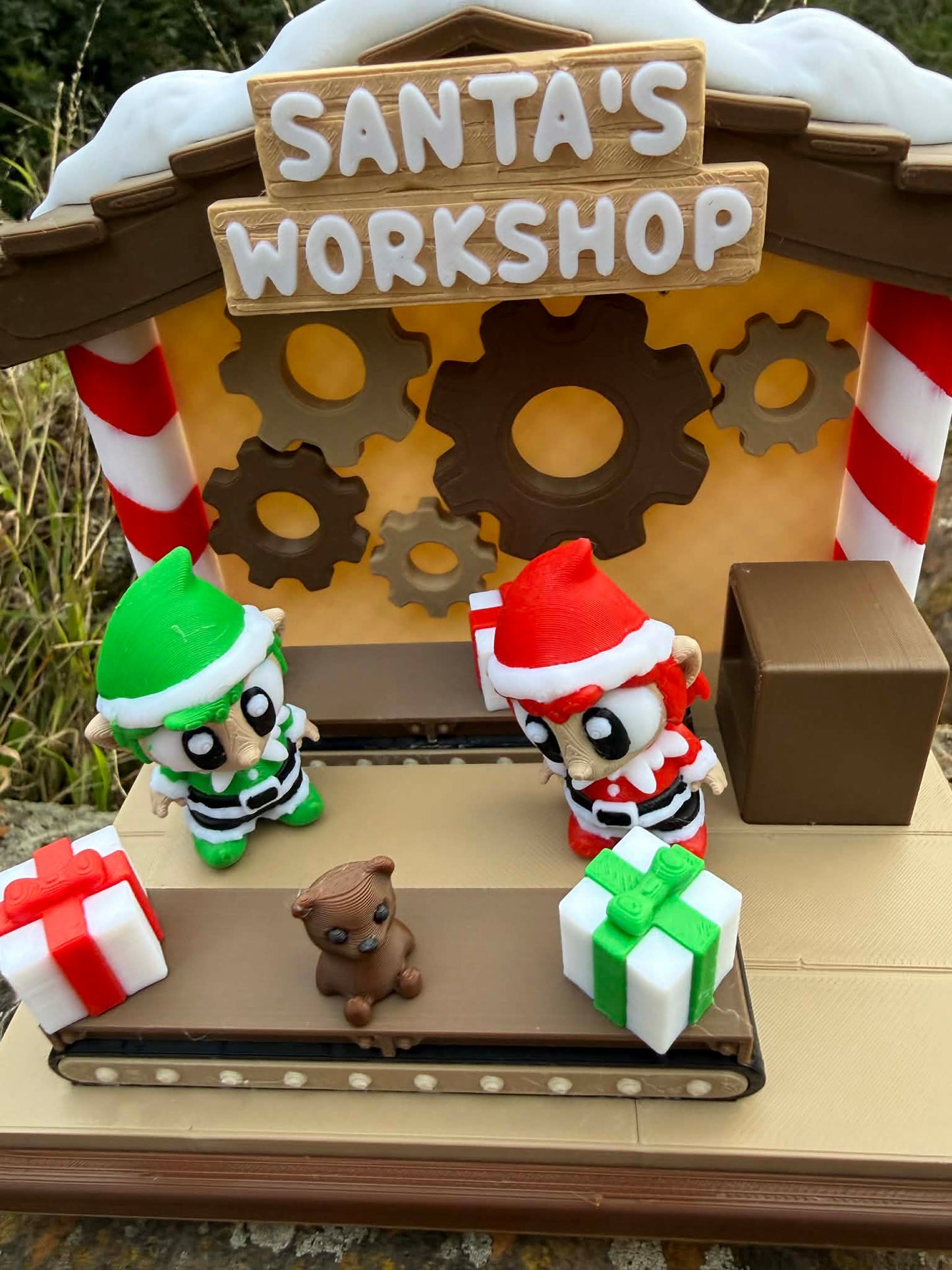 Santa’s Workshop Elves – Festive Christmas Mini Figurines