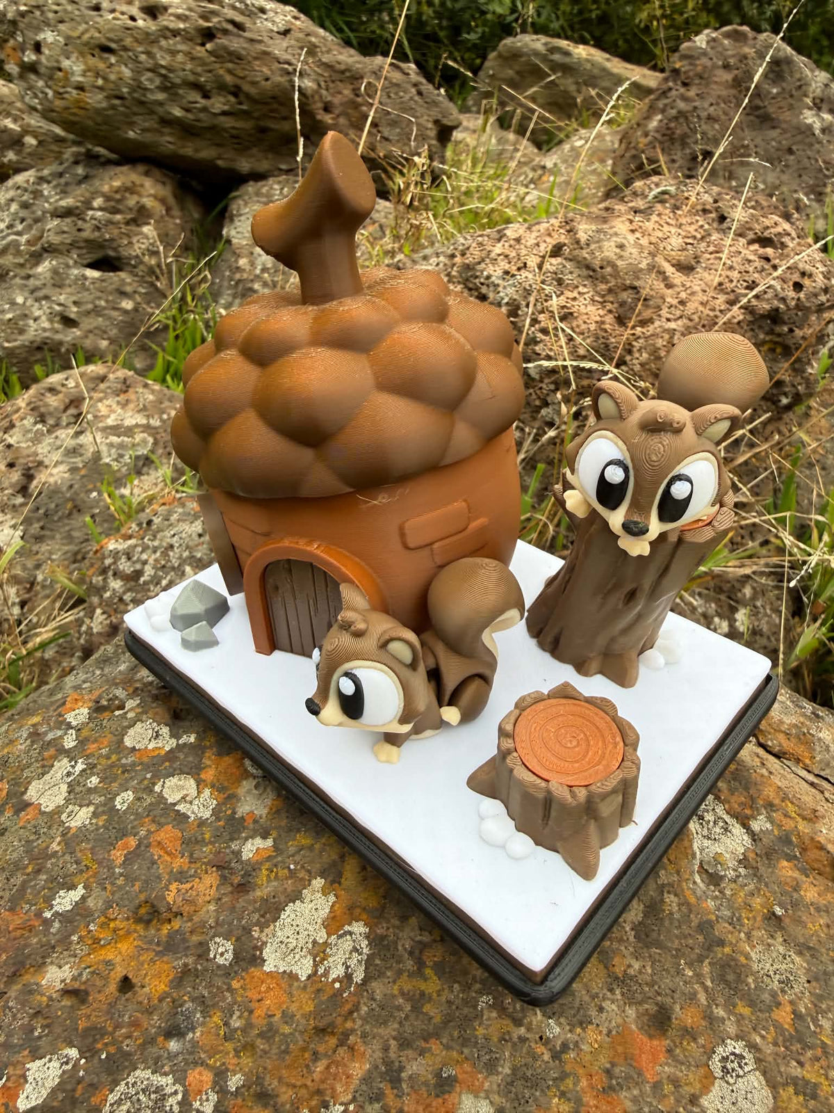 3D Printed Squirrel Habitat – Two Squirrels + Lift‑Open Storage Lid