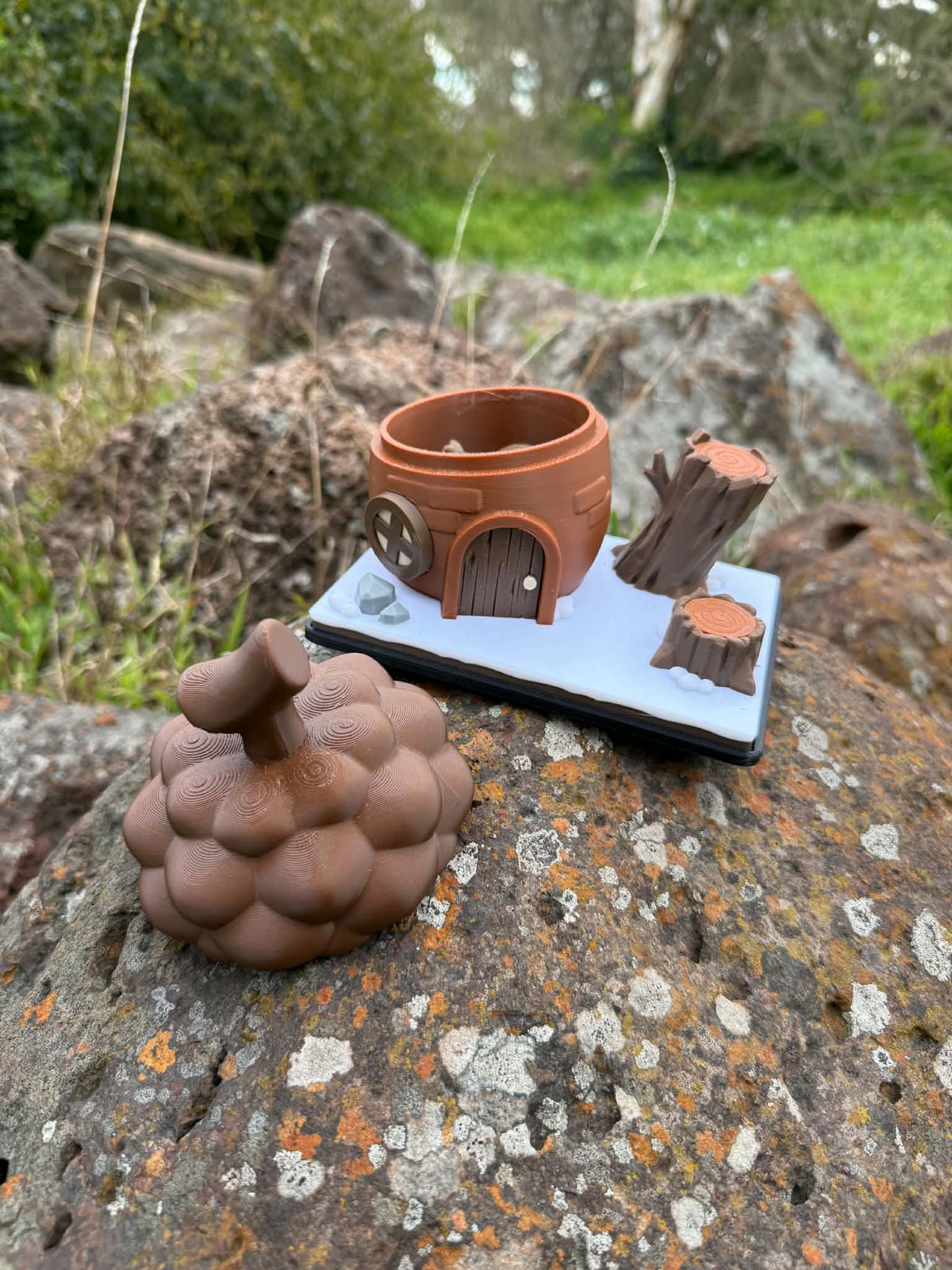 3D Printed Squirrel Habitat – Two Squirrels + Lift‑Open Storage Lid