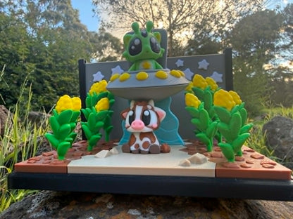 Alien & Cow Abduction Mini Habitat