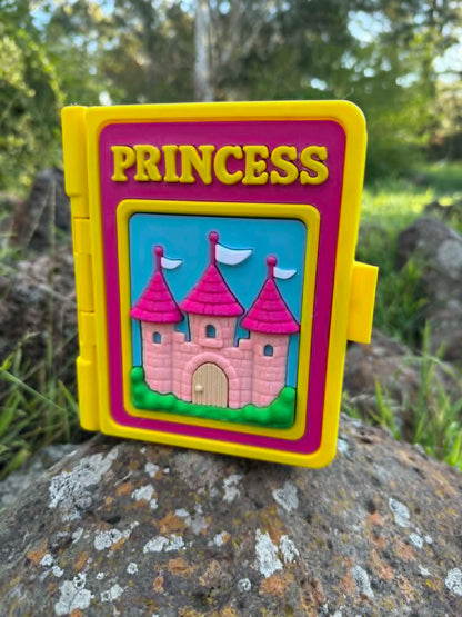 Princess Story Box Book – Articulated Princess, Castle & Mini Accessories