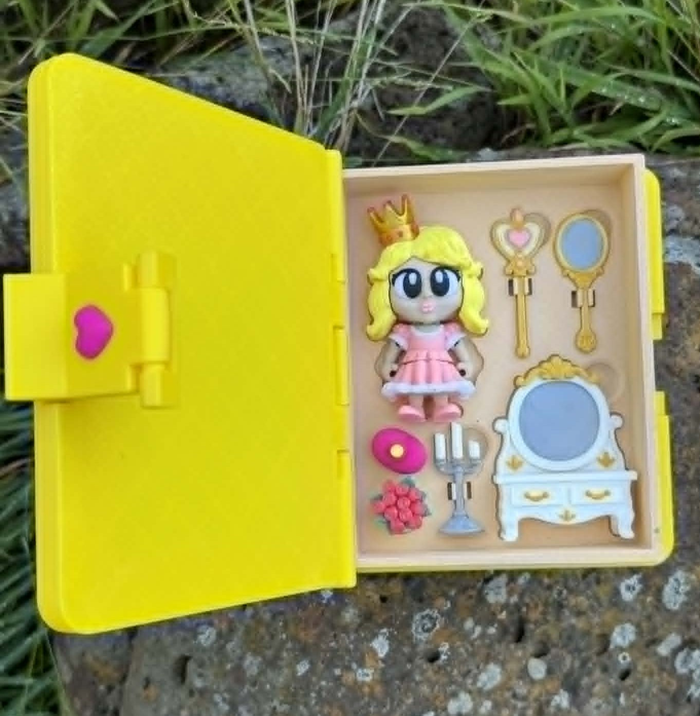 Princess Story Box Book – Articulated Princess, Castle & Mini Accessories